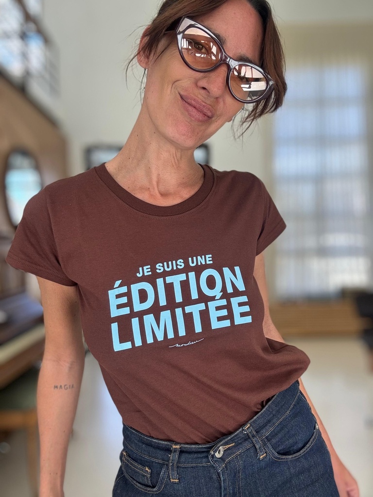 Remera Je Suis Une (Chocolate)