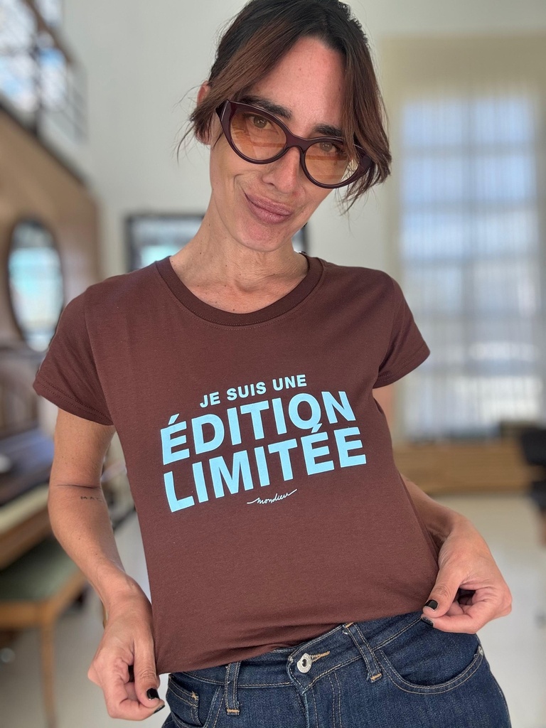 Remera Je Suis Une (Chocolate)